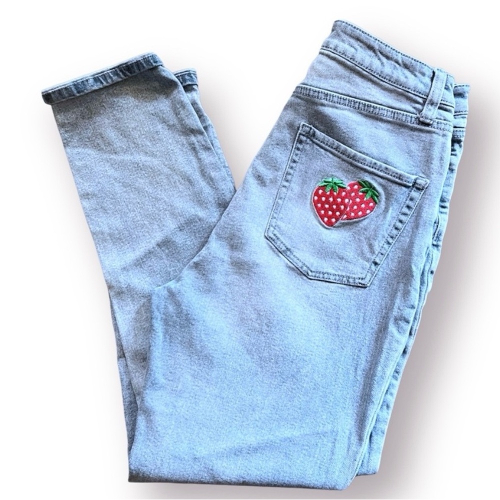 Hot Topic Strawberry Embroidered Mom Jean Size 7 - Picture 7 of 8